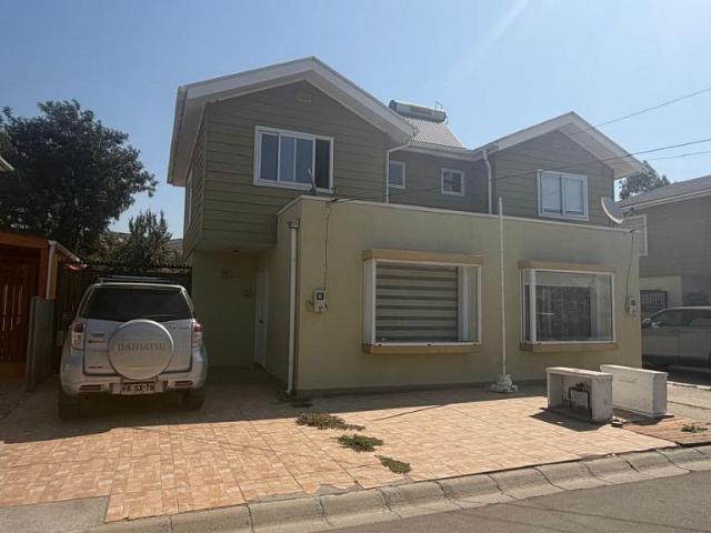 Vendo casa de 2 pisos condominio limache