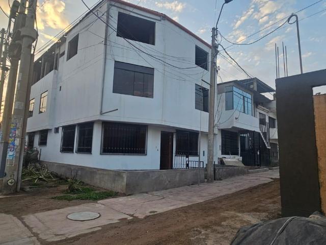VENDO CASA DE 3 PISOS EN PACHACAMAC