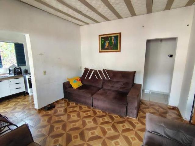 Vendo casa em Itatiaiuçu com 03 quartos e com um galpão excelente localização