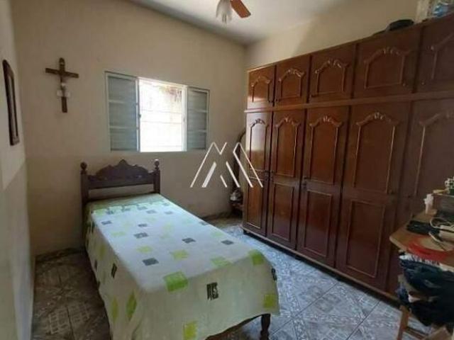 Vendo casa em Itaúna em excelente localização!