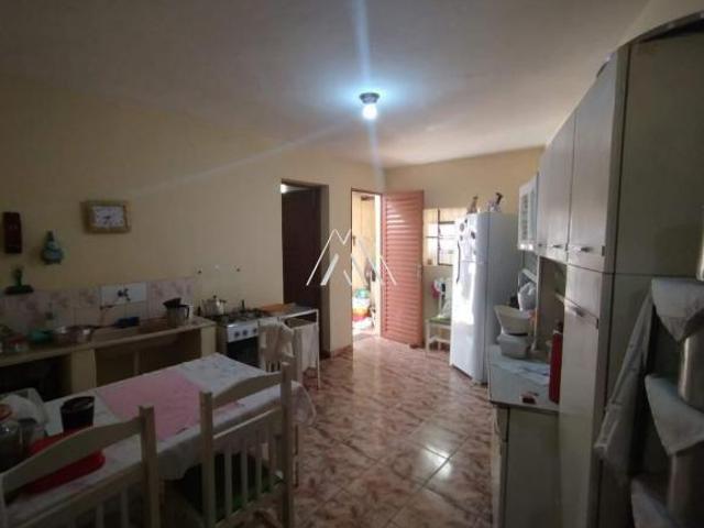 Vendo casa em Itaúna em excelente localização!