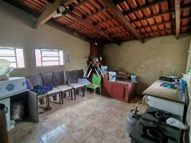 Vendo casa em Itaúna em excelente localização!