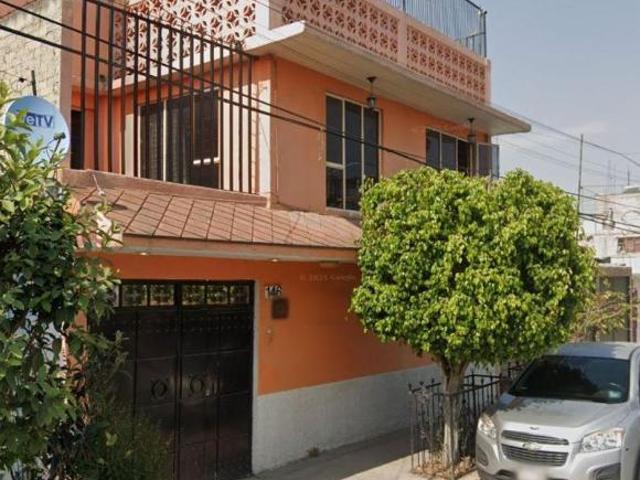 vendo casa en Nezahualcóyotl cerca de alameda y cd jardin