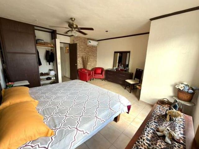 Vendo Casa en av principal céntrica con ampliaciones SM 50 de 4 Rec para inversión