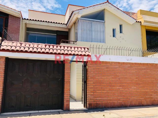 ¡Vendo Casa En Buen Estado En Urb, Jardines Viru, Bellavista, Callao!