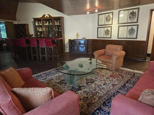 VENDO CASA EN BOSQUES DE LAS LOMAS CIUDAD DE MEXICO