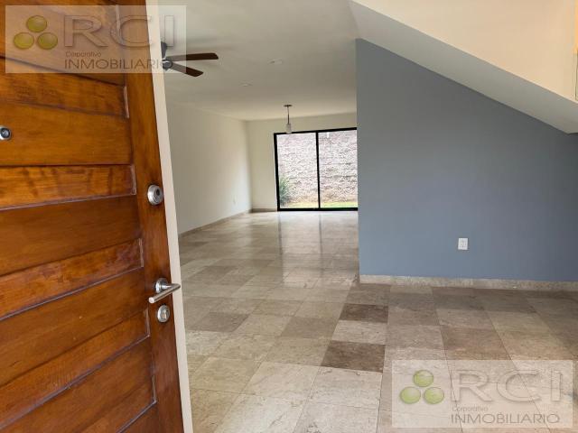 VENDO casa en BOSQUES DEL PEDREGAL zona Este frente a ?rea verde