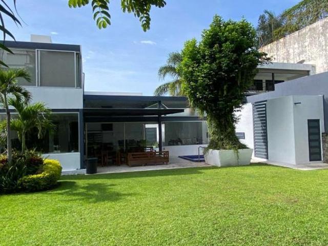 VENDO CASA EN CUERNAVACA, ESTILO MODERNO, EXCLUSIVO CONDOMINIO CON SEGURIDAD TOTAL, ACCESO AUTOPISTA