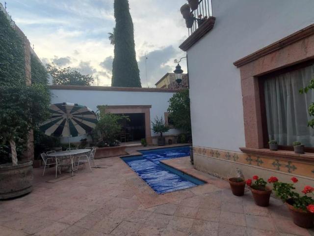 VENDO CASA EN CENTRO HISTORICO DE QUERETARO