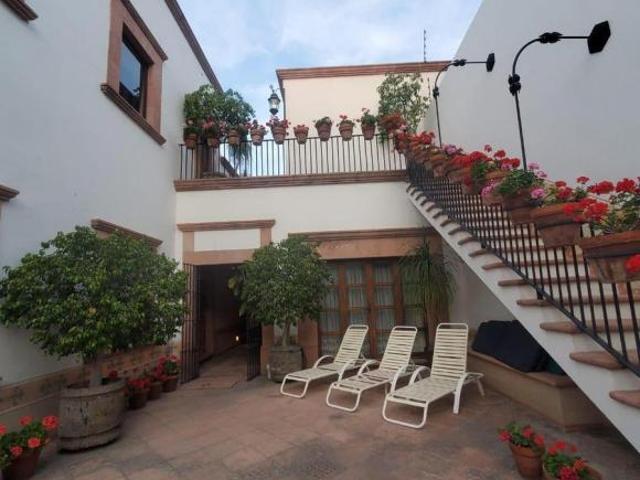 VENDO CASA EN CENTRO HISTORICO DE QUERETARO