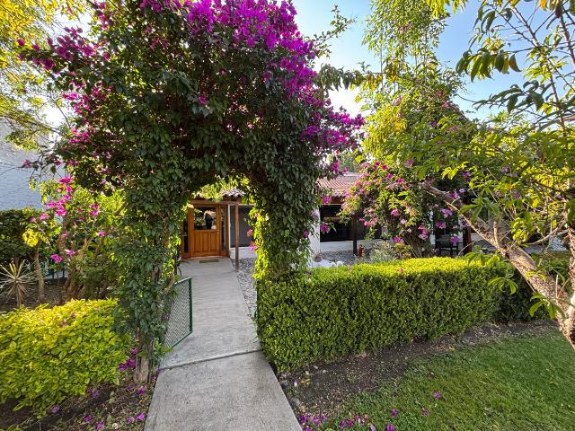 Vendo Casa en el Pueblito con chalet anexo