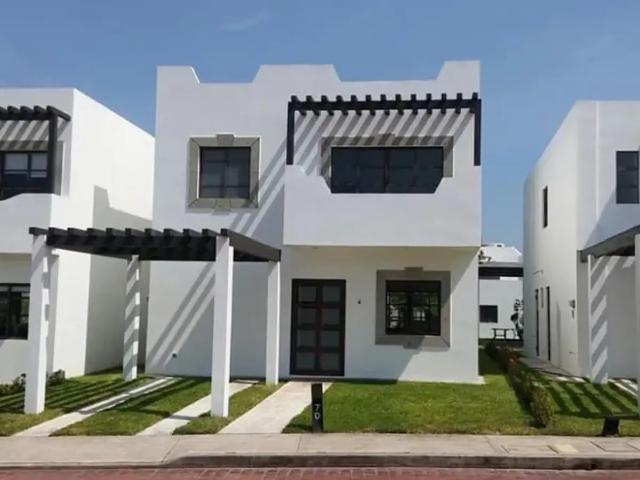 VENDO CASA EN FRACCIONAMIENTO CERRADO CON VIGILANCIA, ALBERCA, SALON DE AVENTOS Y MAS