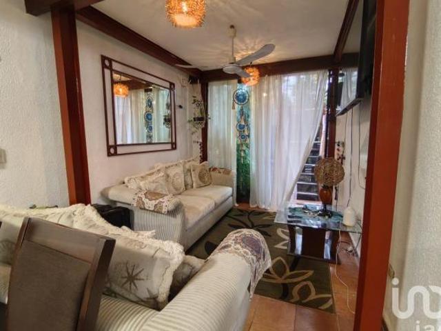 VENDO CASA EN LA SUPERMANZANA 59 CON CABAÑA INDEPENDIENTE CANCUN Q ROO