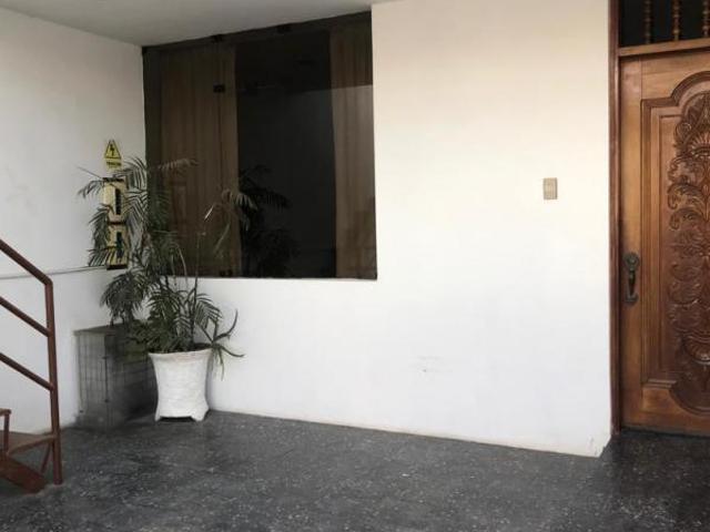 Vendo casa en la urb. Las brisas chiclayo