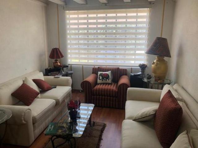VENDO CASA EN PARTE BAJA DE AVENIDA SAN BERNABE,MUY CERCA A PERIFERICO SUR.NEGOCIABLE