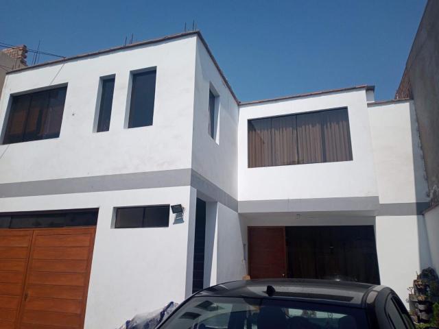Vendo Casa en Surco con Parámetros hasta 4 pisos