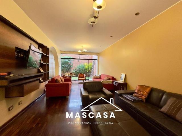 VENDO CASA EN SURCO LISTA PARA MUDARSE 4 COCHERAS !