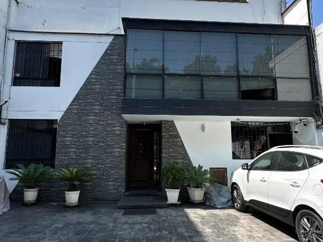 VENDO CASA EN URBANIZACION LAS MAGNOLIAS SURCO