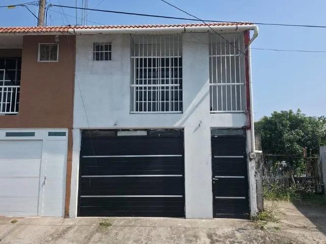 VENDO CASA EN VERACRUZ CERDA DE LITTLE CAESARS PIZZA RAFAEL CUERVO