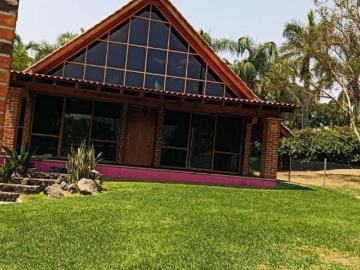 VENDO CASA ESTILO CABAÑA CON MAS DE 400 MTS DE TERRENO EN AMATES OAXTEPEC
