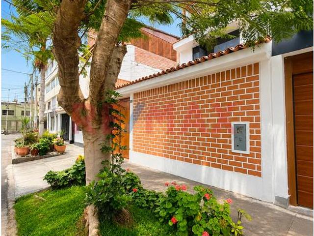 Vendo Casa Frente A Parque En Los Cedros De Villa Chorrillos