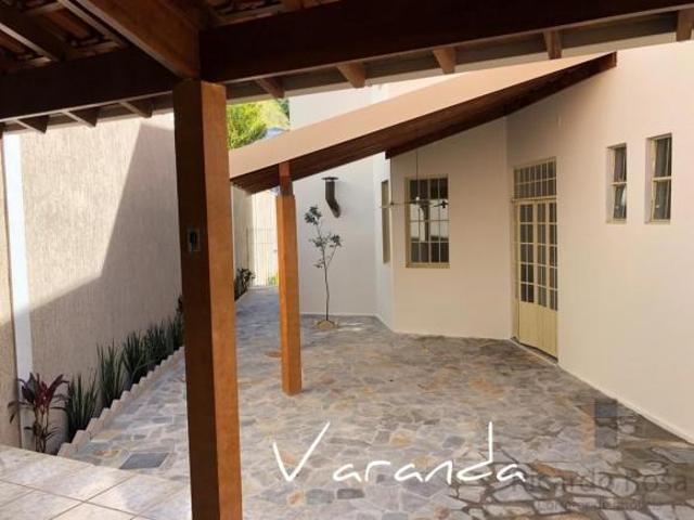 Vendo ou alugo casa próxima à UNIFEI, casa ampla com muitos quartos, espaço e conforto, ideal para e