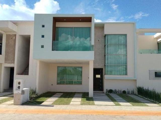 VENDO CASA RESIDENCIAL ELITE CERCA DE CENTRO COMERCIAL EXPLANADA CON ALBERCA Y SALON DE FIESTAS