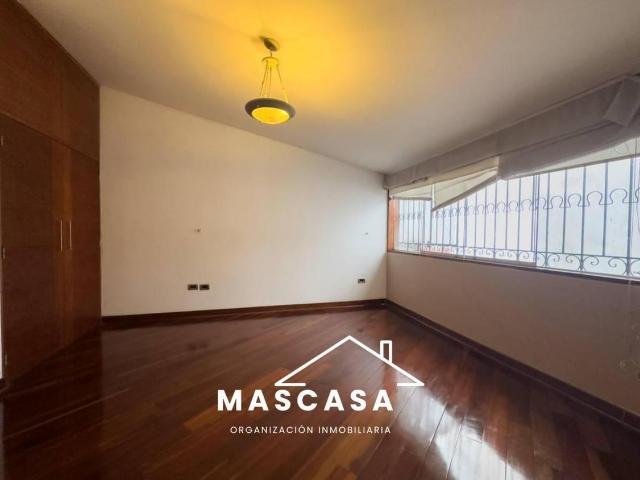 VENDO CASA SAN BORJA 5 DORMITORIOS REMODELADA