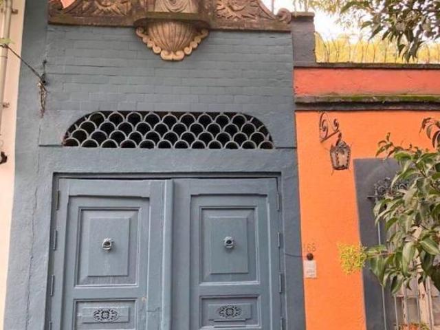 VENDO CASA SOLA EN EL CORAZÓN DE COYOACÁN ESTILO COLONIAL CONOCEDORES. SINGULAR DISTRIBUCIÓN