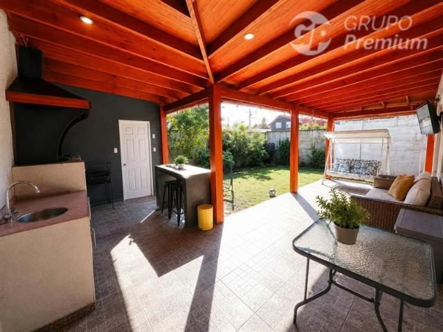 Vendo Casa Talca 4D/3B 240m2 terreno Valles del Country | 4 dormitorios por 4200.00 en Talca