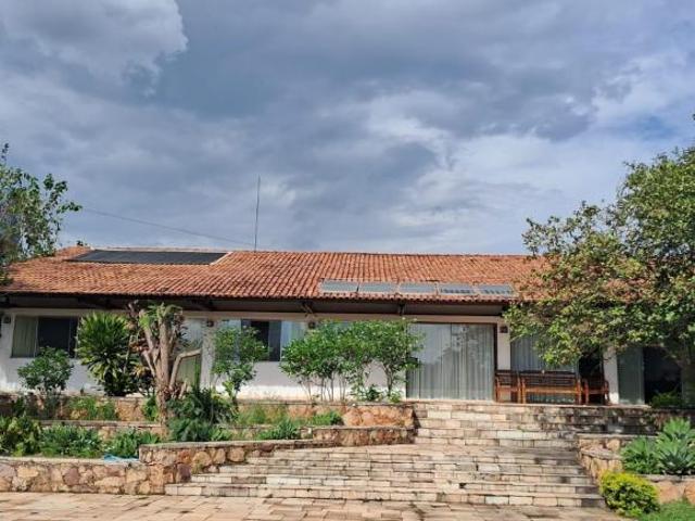 VENDO CASA TÉRREA, 4 SUÍTES, PISCINA AQUECIDA EXTERNA E NA SUITE MASTER!