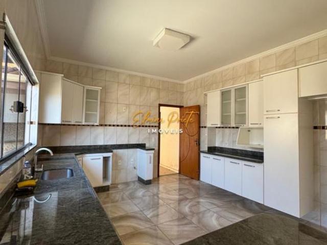 VENDO CASA 03 DORM. 01 SUÍTE JD VENEZA PIRASSUNUNGA