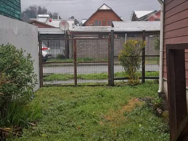 Vendo casa 2 dorm. Living comedor, cocina, 1 baño, muy centrica con terreno de 200 m2 | 2 dormitorios por 75000. 00 en Villarrica