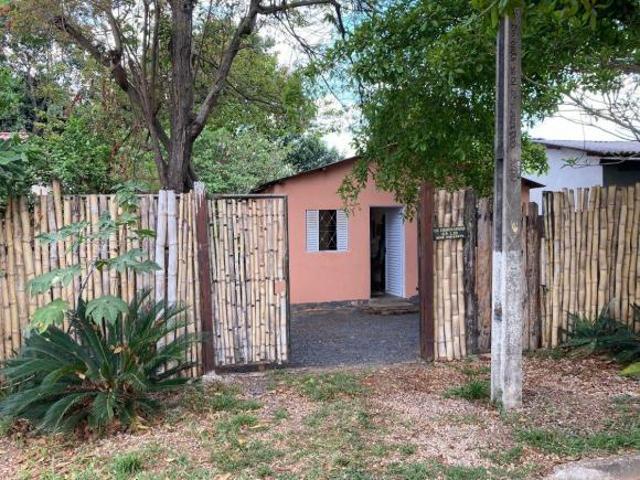 VENDO CASA, 2 QUARTOS, LOTE 360 m2, SOLTA NO LOTE