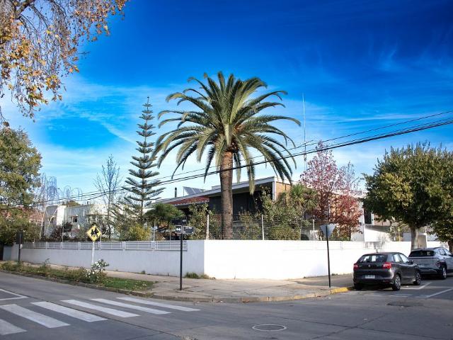 Vendo casa 470 m2 construidos, 6 habitaciones, miraflores