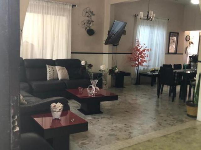 VENDO CASA 4 RECAMARAS CENTRO