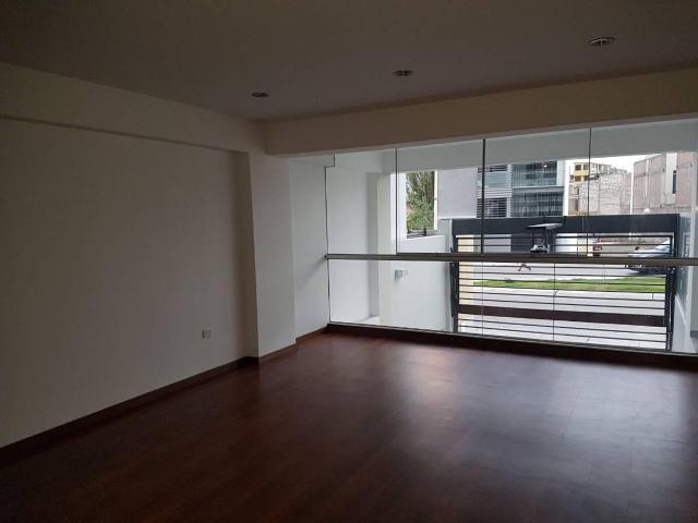 Vendo Céntrico Departamento 1er Piso Frente a Parque de 02 Hab. En Cayma