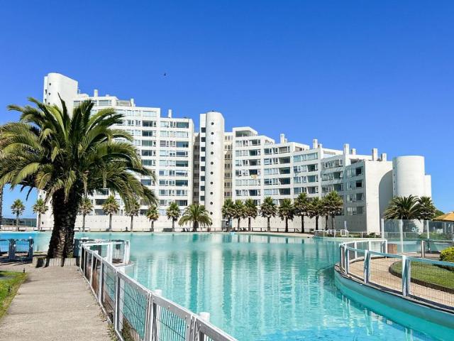 Vendo depto. 2 dorm. con 1 estac. condominio olas