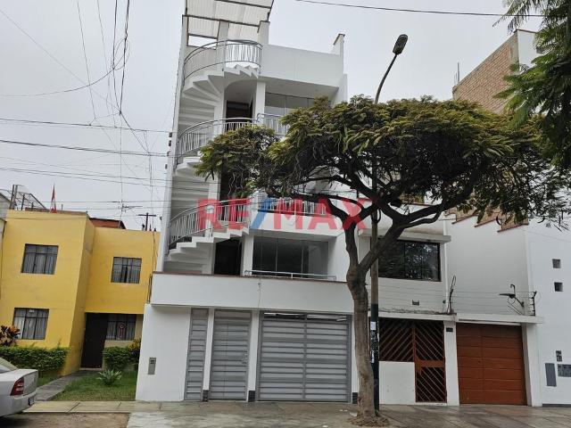 Vendo Departameto En Primer Piso En Surco