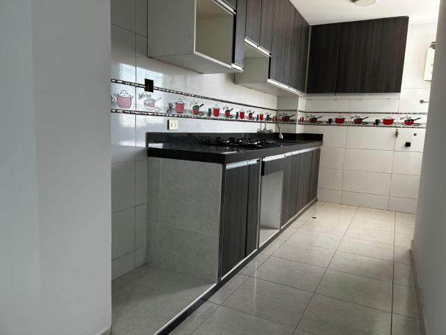 VENDO DEPARTAMENTO DE 3 DORMITORIOS, AV. 12 DE OCTUBRE SMP