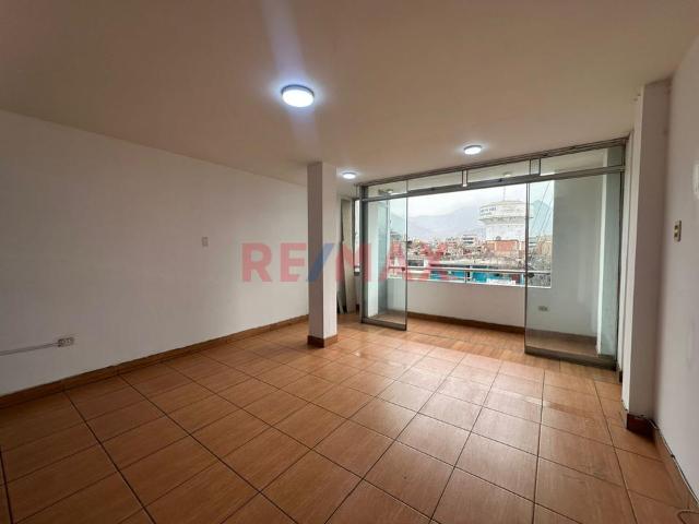 Vendo Departamento De 3 Dormitorios En Tercer Piso En Avenida El Retablo