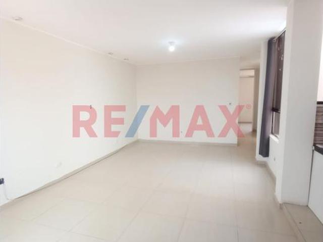 Vendo Departamento En 3Er Piso Con Escalera Independiente De 97.5M²
