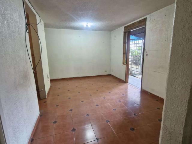 VENDO DEPARTAMENTO EN PB EN AV SANTA ANA