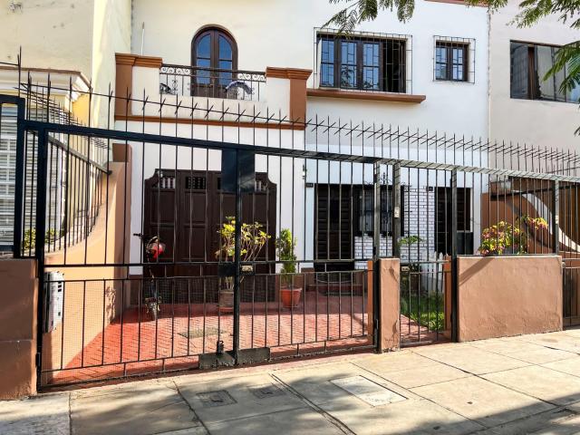 Vendo Departamento En Primer Piso De Casa En La Mejor Zona De Jesus Maria