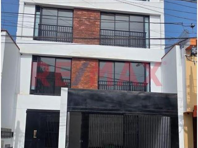 Vendo Departamento En Quinto Piso Con Terraza Delantera Amplia + Vista Calle En Urb. Pro Los Olivos