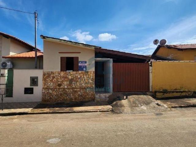 VENDO E FINANCIO! CASA EM OTIMA LOCALIZACAO RESIDENCIAL A VENDA POR R$190.000,00