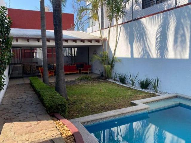 VENDO EN CUERNAVACA AMPLIA CASA EN FRACC. CON SEGURIDAD, gran oportunidad BAJA DE PRECIO, ZONA NORTE