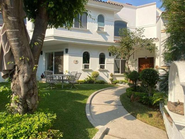 VENDO EN CUERNAVACA HERMOSA CASA EN RINCONADA REAL BUGAMBILIAS, FRACC. CON SEGURIDAD TOTAL, LUJO