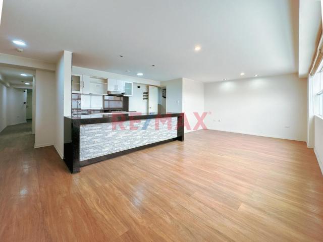 Vendo En Surco Urbanizacion Valle Hermoso De Monterrico Departamento Flat Con Dos Cocheras Y Deposito