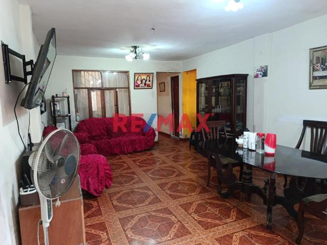 Vendo Estratégica Casa De 2 Pisos Con 8 Dormitorios: Alta Rentabilidad Y Conectividad